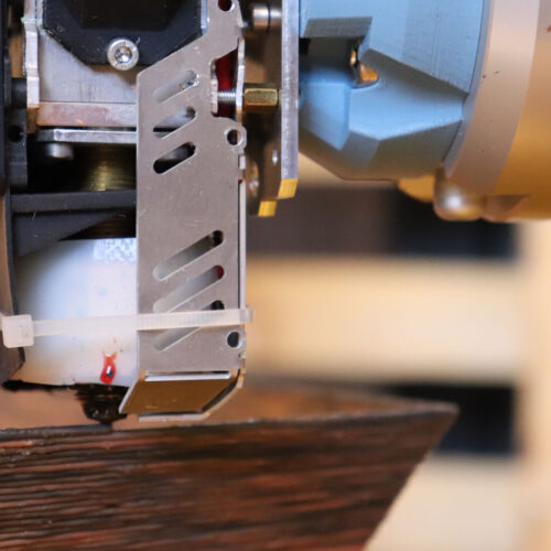 Peletový extruder na robotickém rameni pro velkoformátový 3D tisk recyklátu