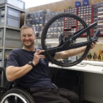 Prototyp 3D tištěné přední vidlice pro Honzu Tománka v různých fázích vývoje